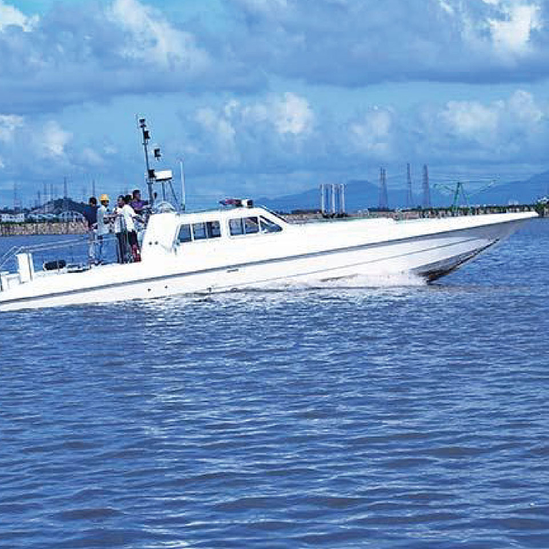 Bateau de croisière des douanes