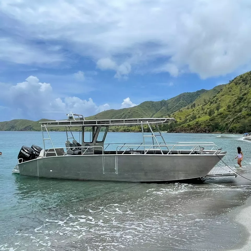 Bateau de fret en aluminium de péniche de débarquement de 26 pieds Deux moteurs de 300 ch peuvent être installés Péniche de débarquement en aluminium Bateau de fret en aluminium de 7,9 mètres de péniche de débarquement à vendre