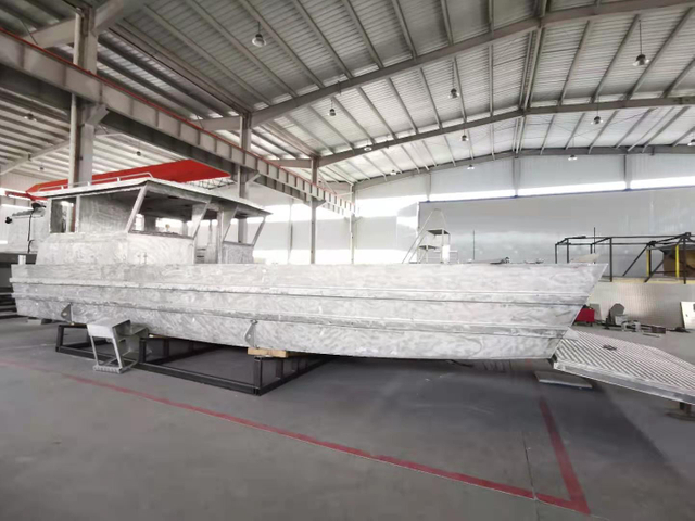 Péniche de débarquement plate en aluminium de 11x4m à vendre