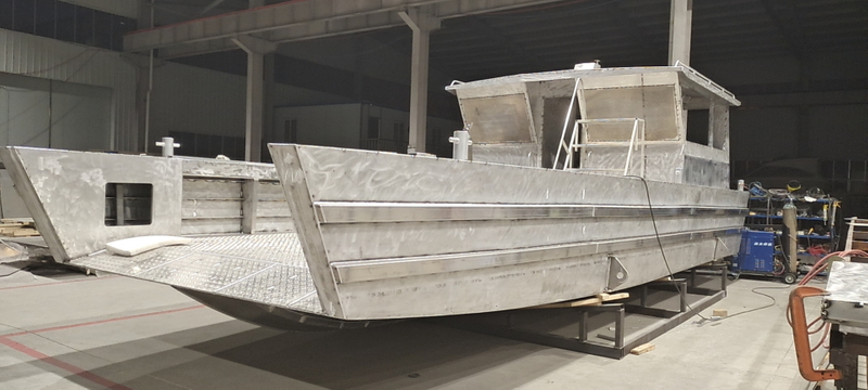 Bateau de débarquement en aluminium de 11 m avec sièges Premium pour cockpit Péniche de débarquement pour bateau cargo Péniche de débarquement de 11 m avec cabine