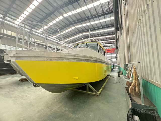 Bateau de sauvetage à grande vitesse en aluminium de 9m, bateau de lutte contre l'incendie, péniche de débarquement à vendre